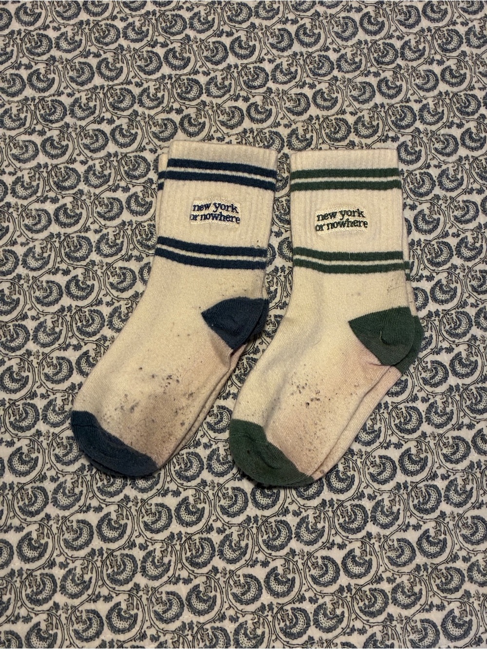 New York or Nowhere Men's Crew Socks - Off-White with Navy & Green Accents